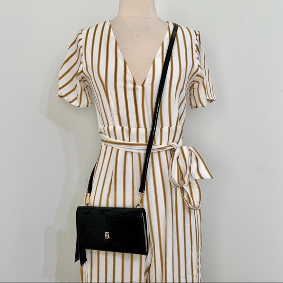 Tommy Hilfiger Handbags - NWT Tommy Hilfiger Crossbody/Wallet